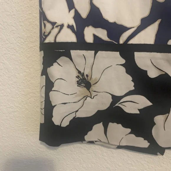 White House Black Market Blue & Black Hawaiian Floral Pencil Skirt Women's 00 - Picture 7 of 9